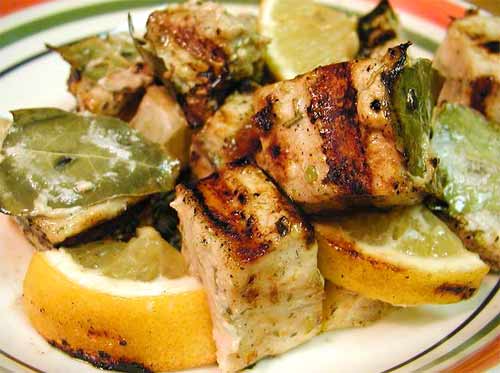 Grilled fish with bay and lemon