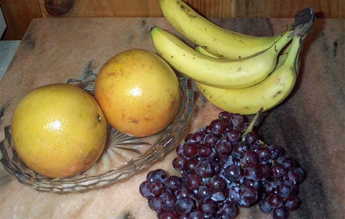 Grapefruit, bananas, and grapes