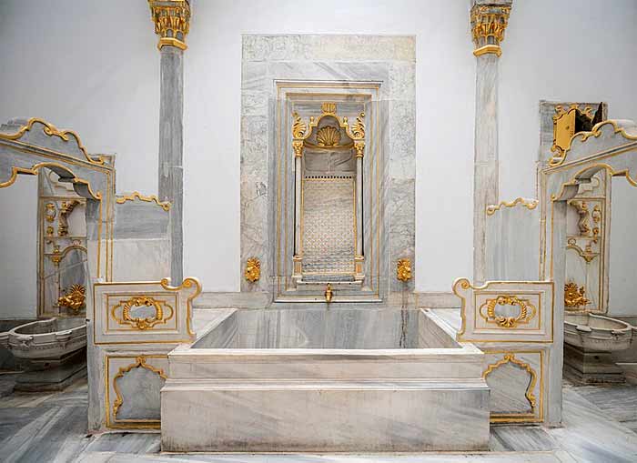 beautiful marble bathtub